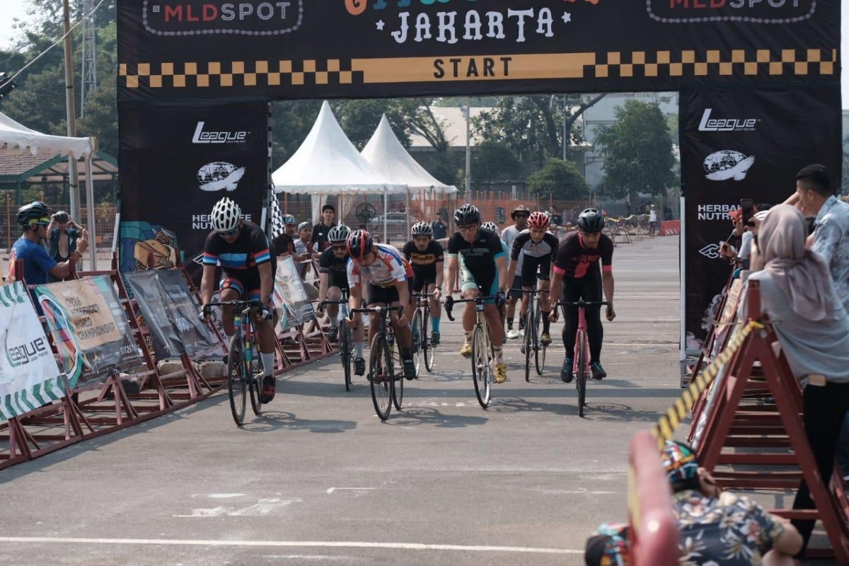 Menikmati 'keras'-nya Jakarta